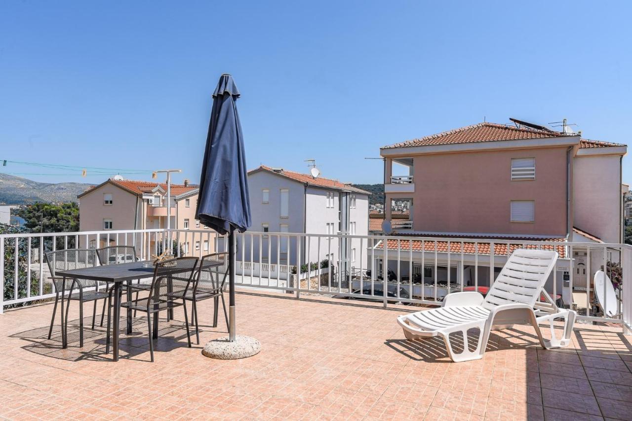 Apartment Planikovica Трогир Экстерьер фото