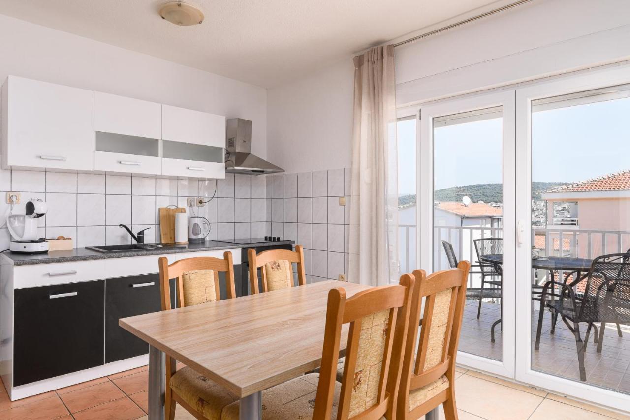 Apartment Planikovica Трогир Экстерьер фото